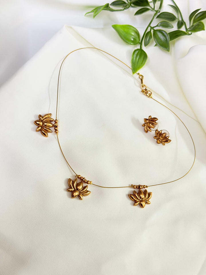Golden Lotus Invisible Chain
