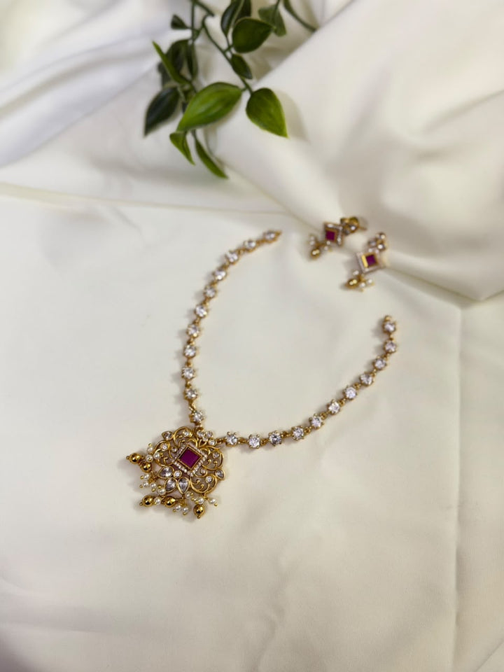 Cubic Zirconia Ruby Neckpiece With White Stones And Pearls