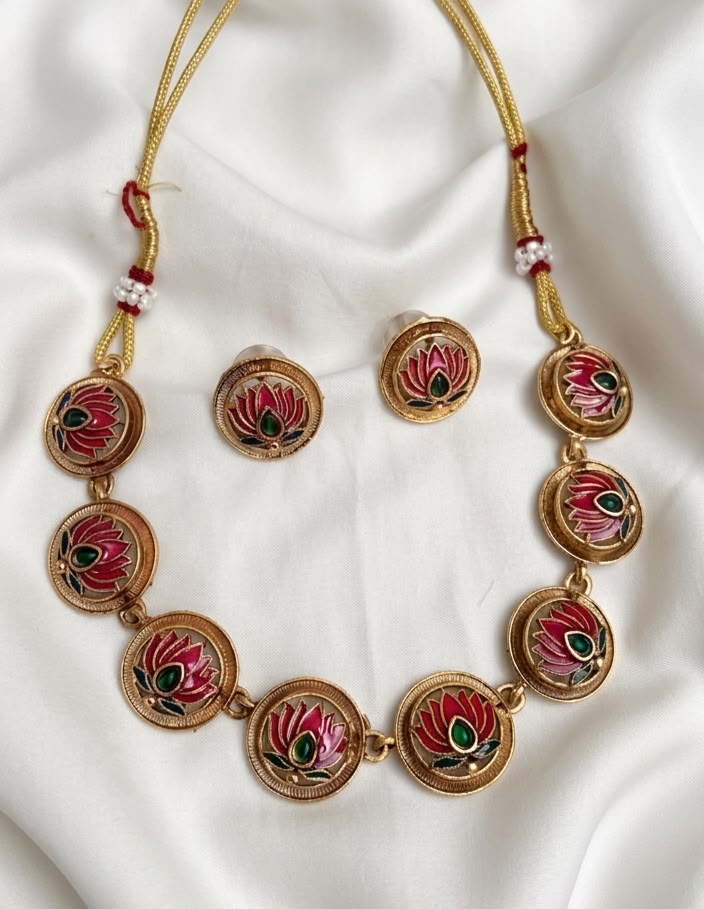 Lotus Round Affordable Neckpiece