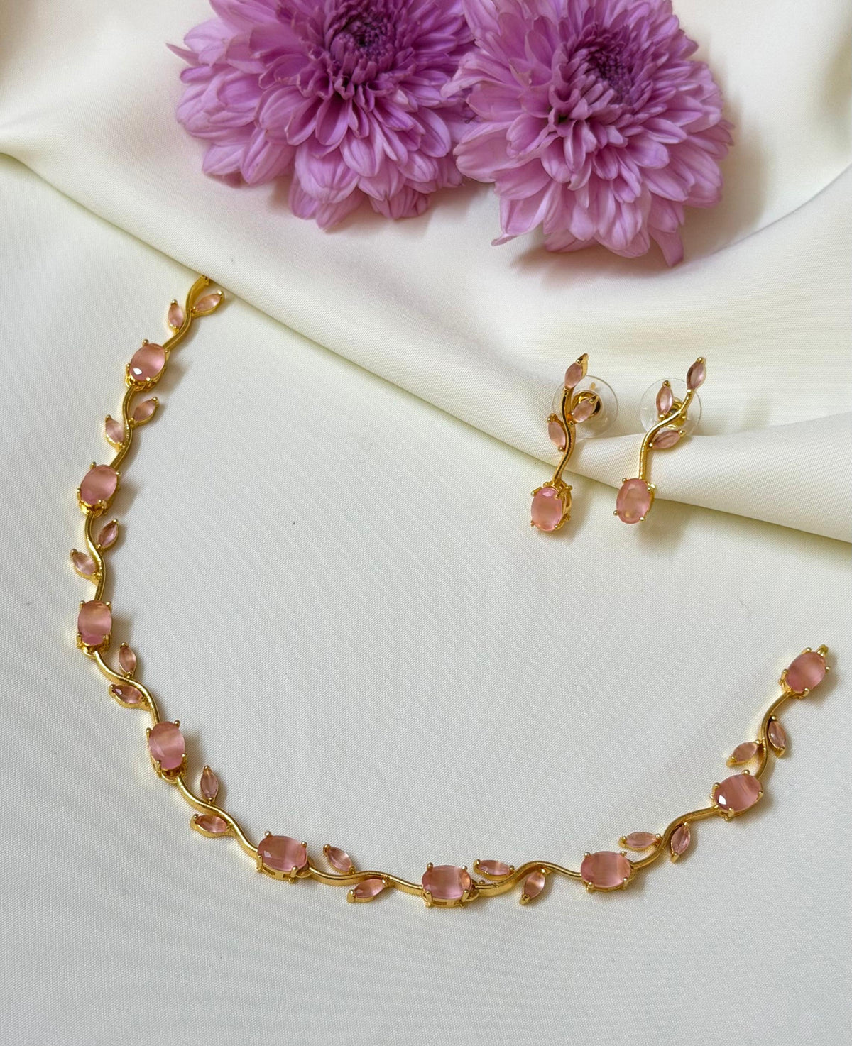 Tulip Neckpiece
