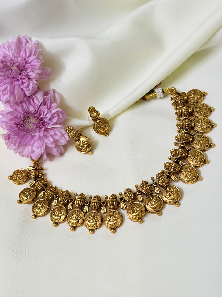 Single Line Coin Choker