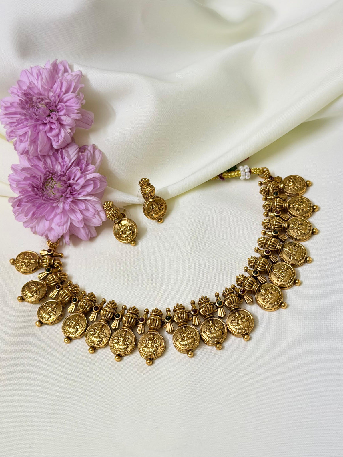 Single Line Coin Choker
