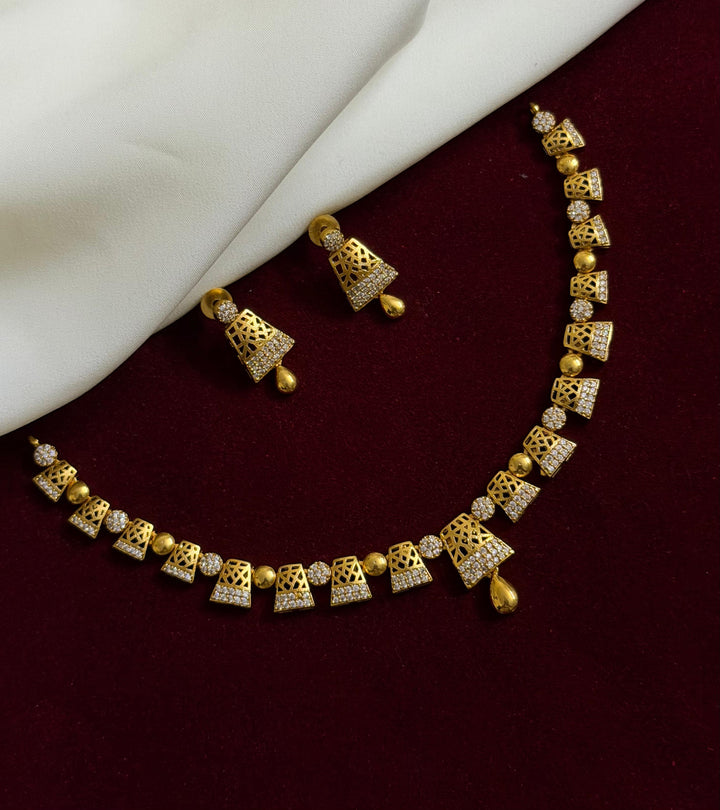Royal Drum Neckpiece With AD Stone