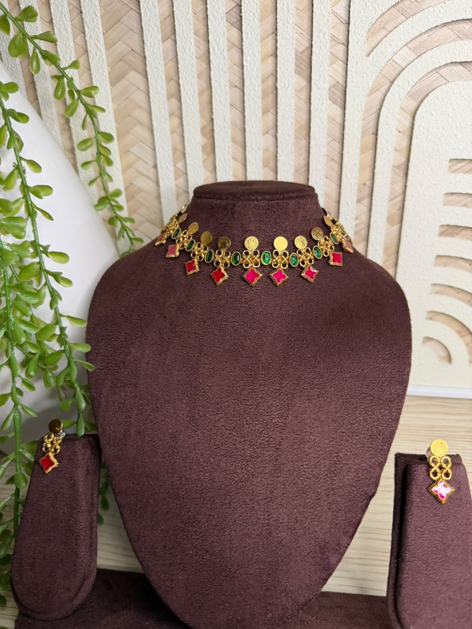 Coin Red Palakka With Green Stone