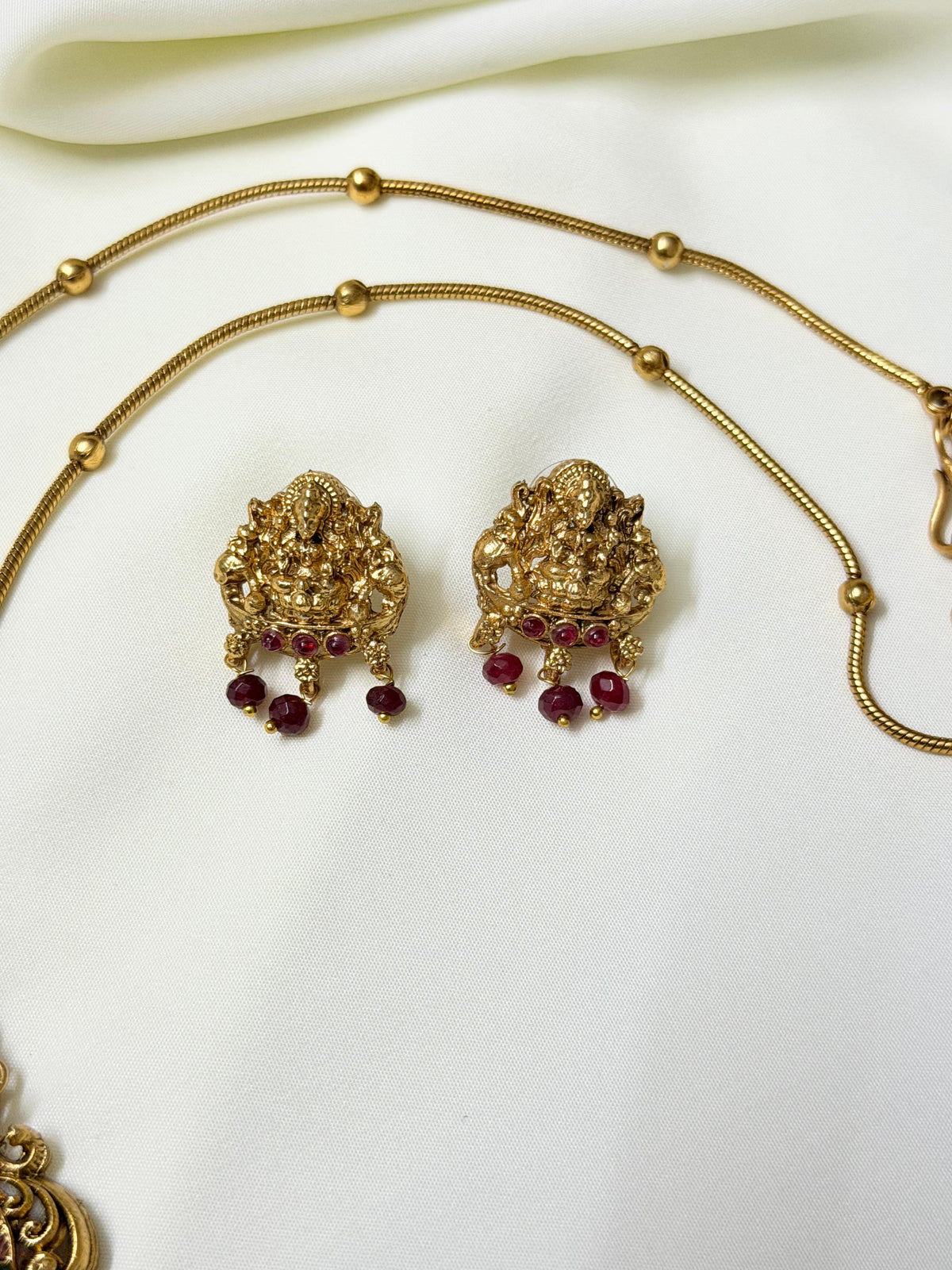 Antique Temple Pendant And Chain With Red Pearls Short Haram
