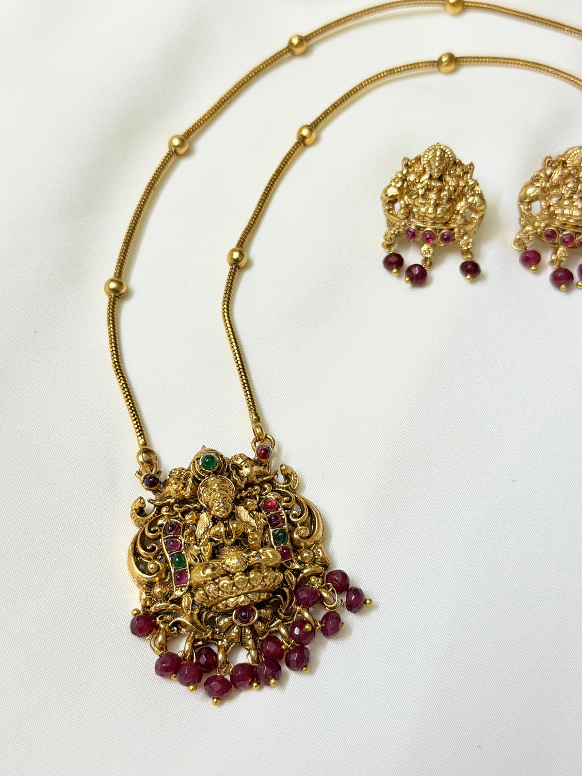 Antique Temple Pendant And Chain With Red Pearls Short Haram