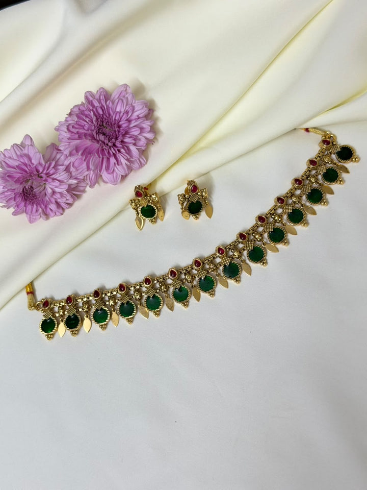 Round Palakka Elakathaali Choker