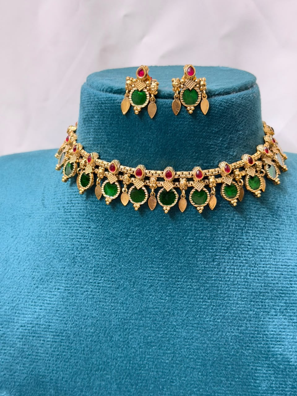 Round Palakka Elakathaali Choker