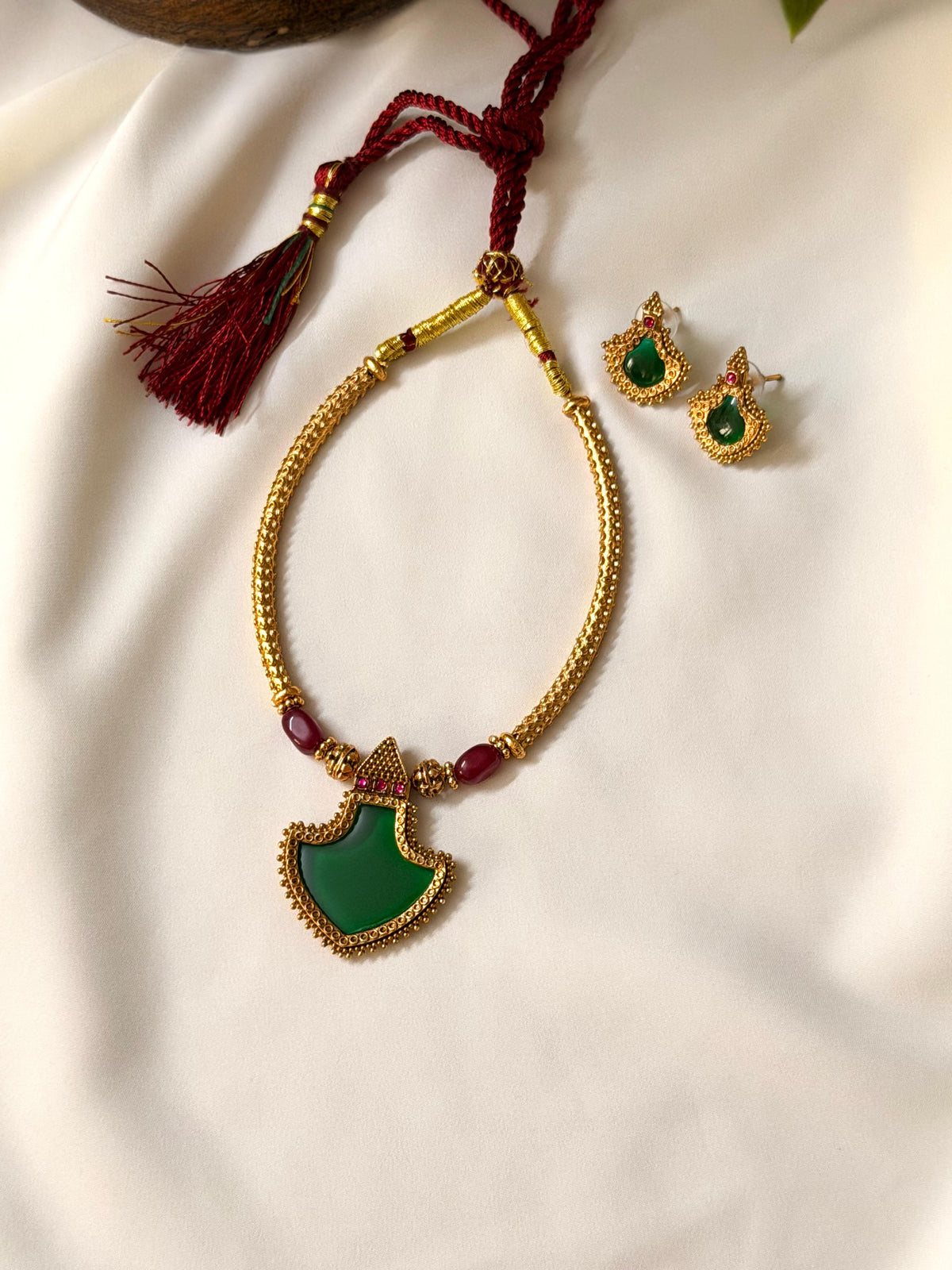 Palakka Green Pendant Hasli Neckpiece