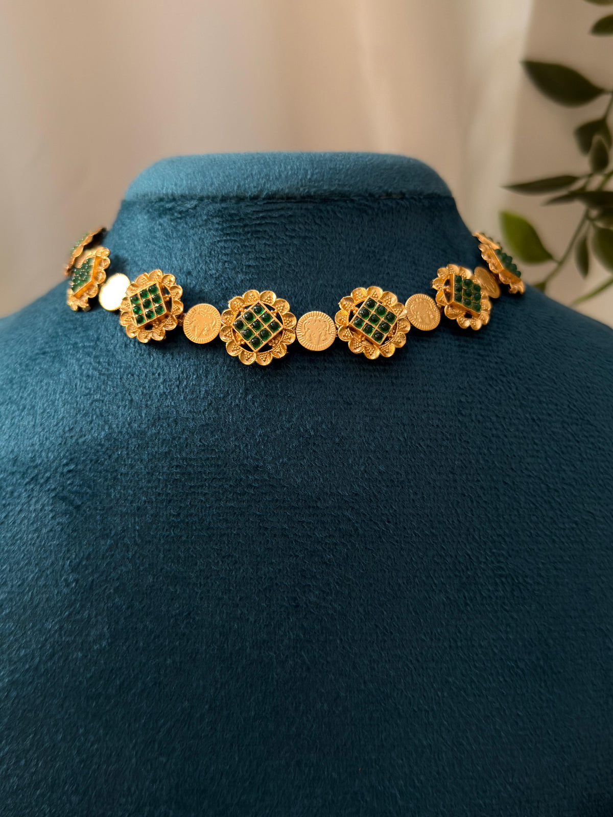 Floral Diamond Shape Green Coin Fusion Necklace Green