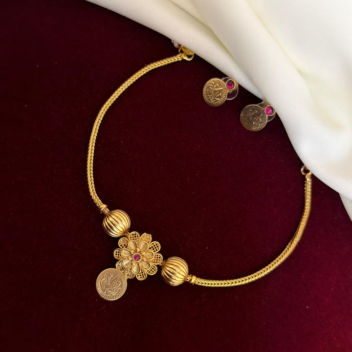 Floral Short Necklace