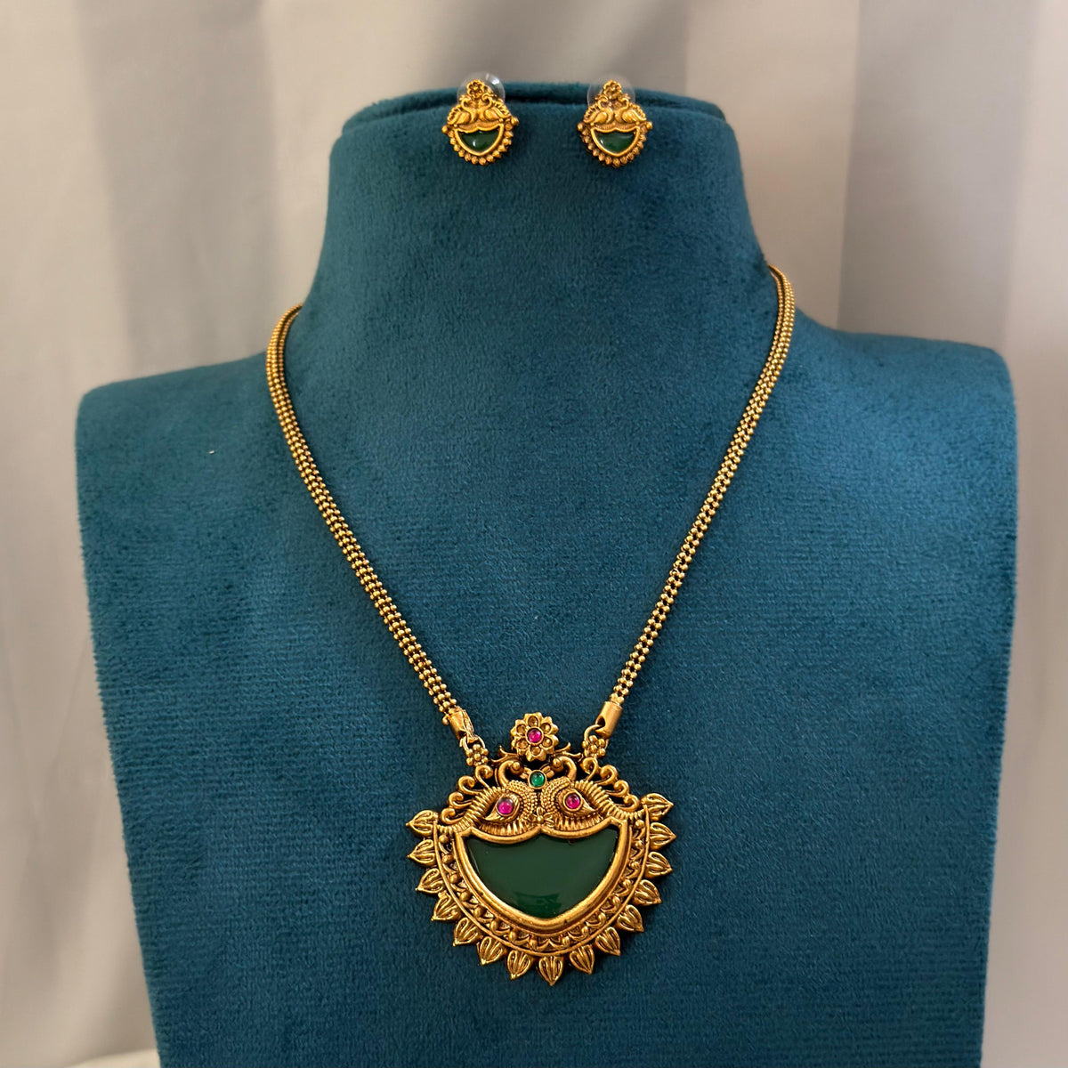 Antique Palakka Pendant With Long Chain And Studs
