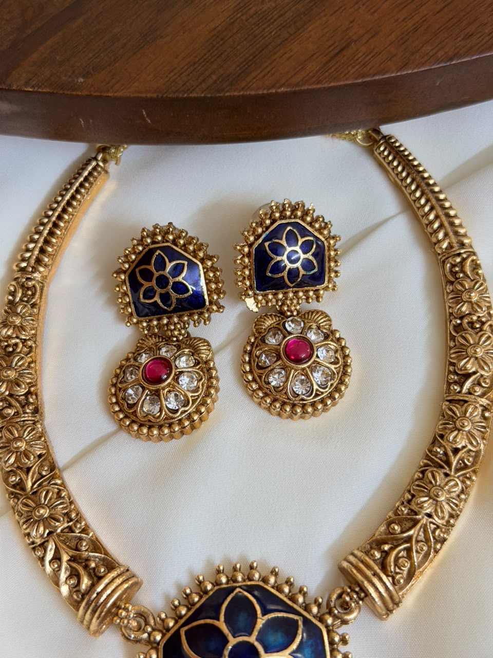 Enamel Kanti Set with Pink and White Stones — Blue