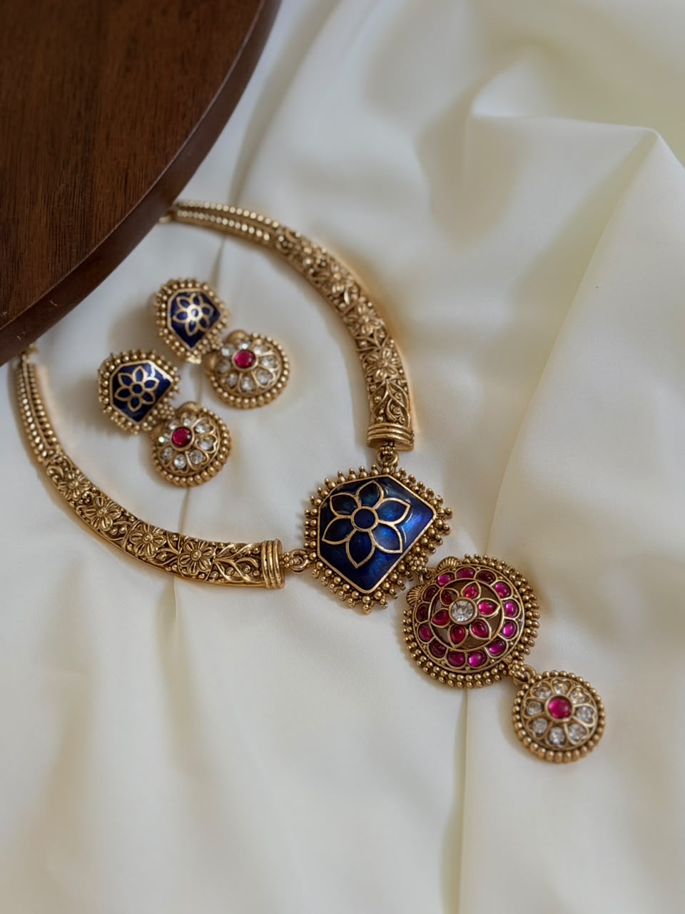 Enamel Kanti Set with Pink and White Stones — Blue