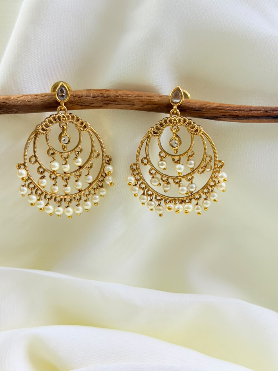 Hoop Earrings With Hanging Pearls — White