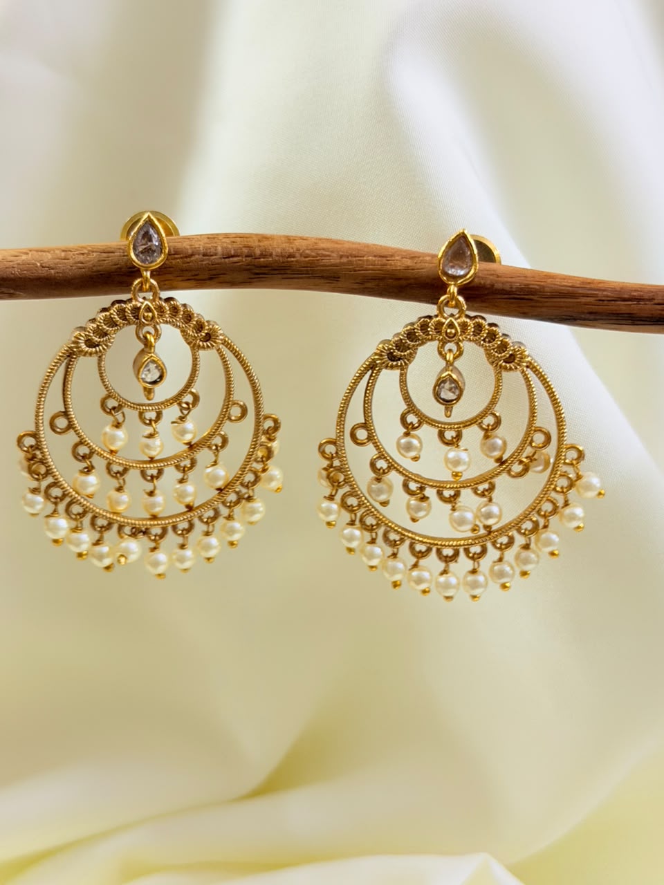 Hoop Earrings With Hanging Pearls — White