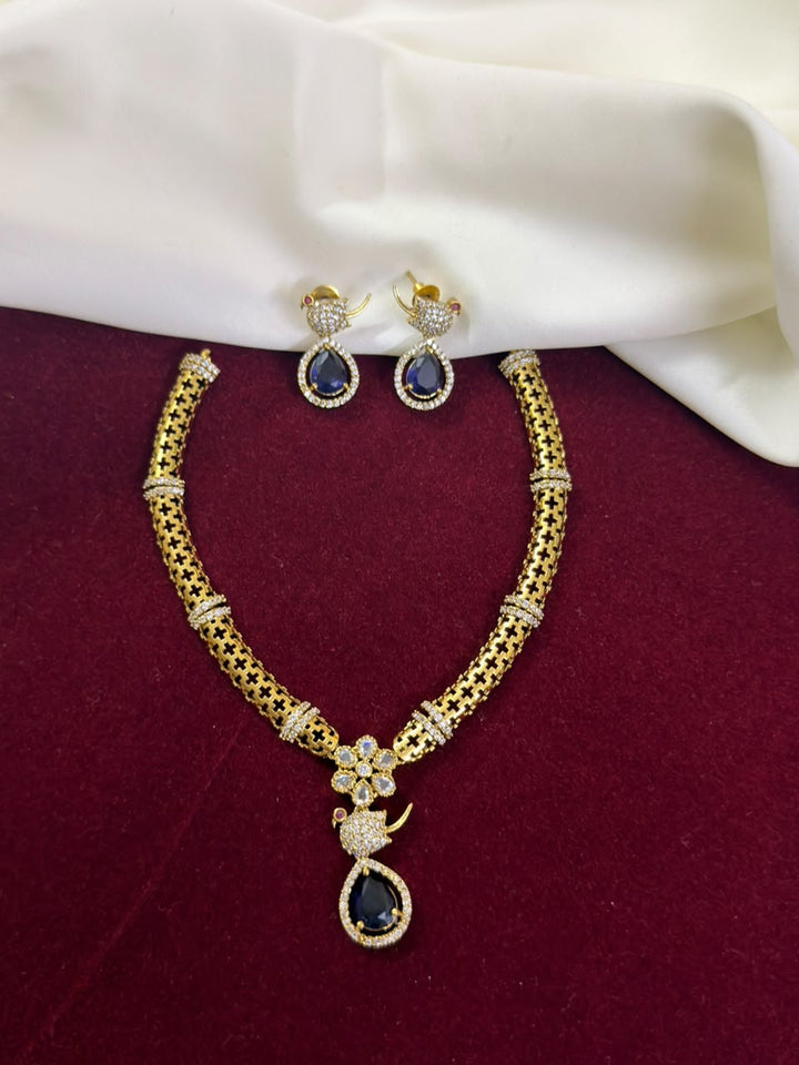 Hasli Bird Neckpiece