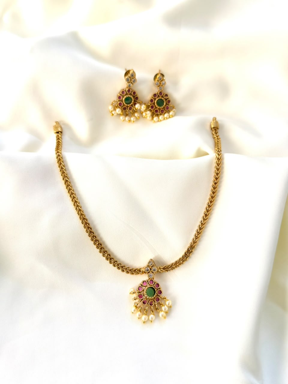 Attigai Simple Floral Necklace