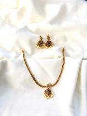Attigai Simple Floral Necklace