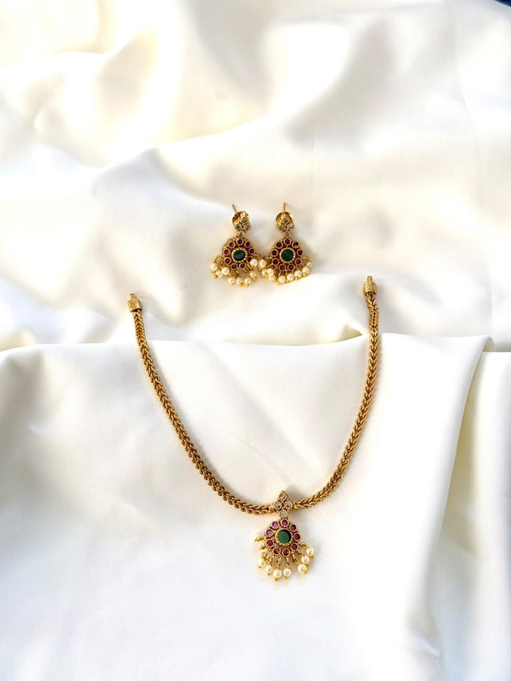 Attigai Simple Floral Necklace