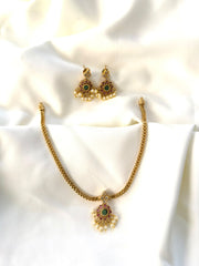 Attigai Simple Floral Necklace