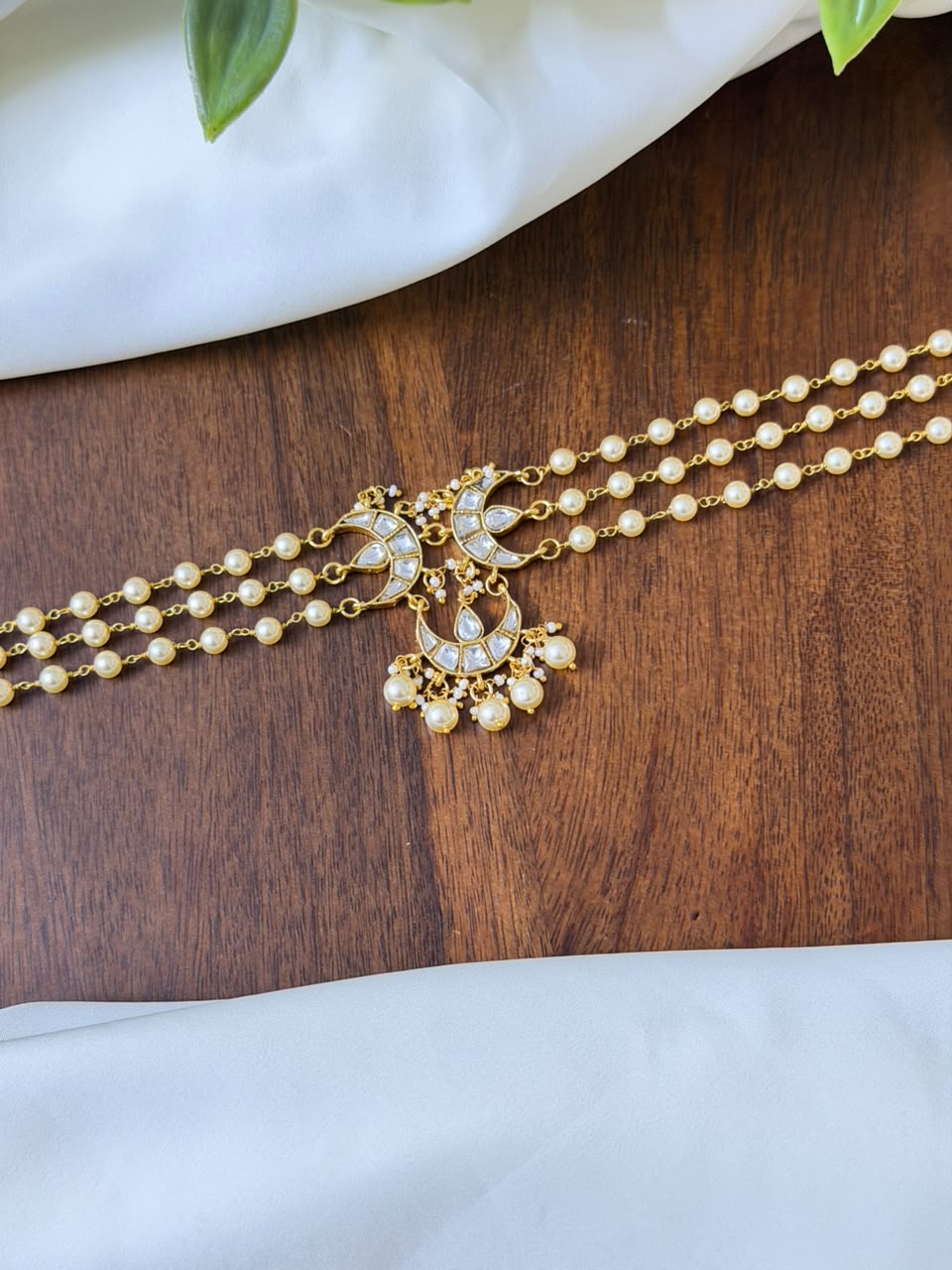 Chandra 3 Line Pearl Choker With Kemp Stone — White