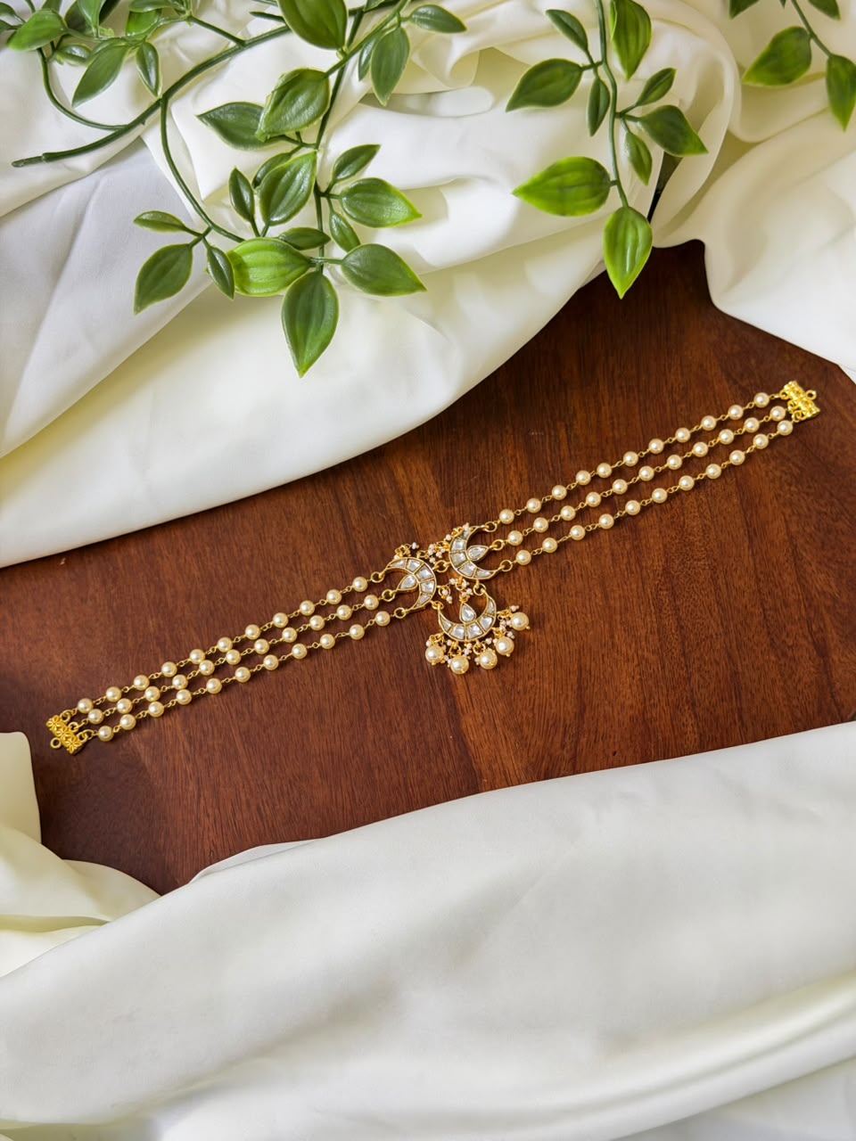 Chandra 3 Line Pearl Choker With Kemp Stone — White