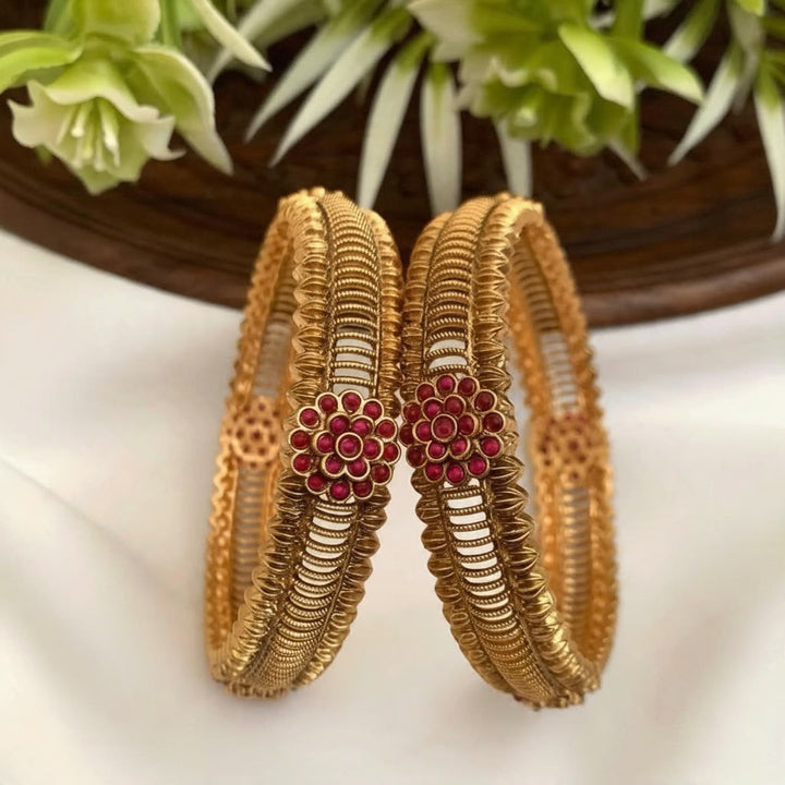 Phool Antique Bangle 2.6 Size — Red