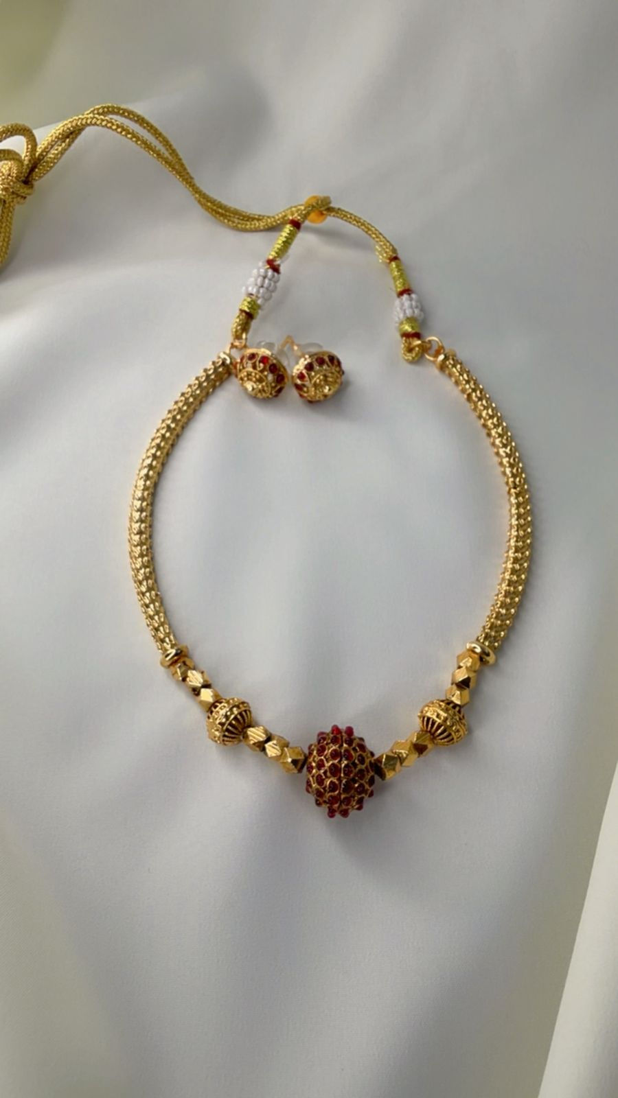 Traditional Kemp Stones Ball Neckpiece