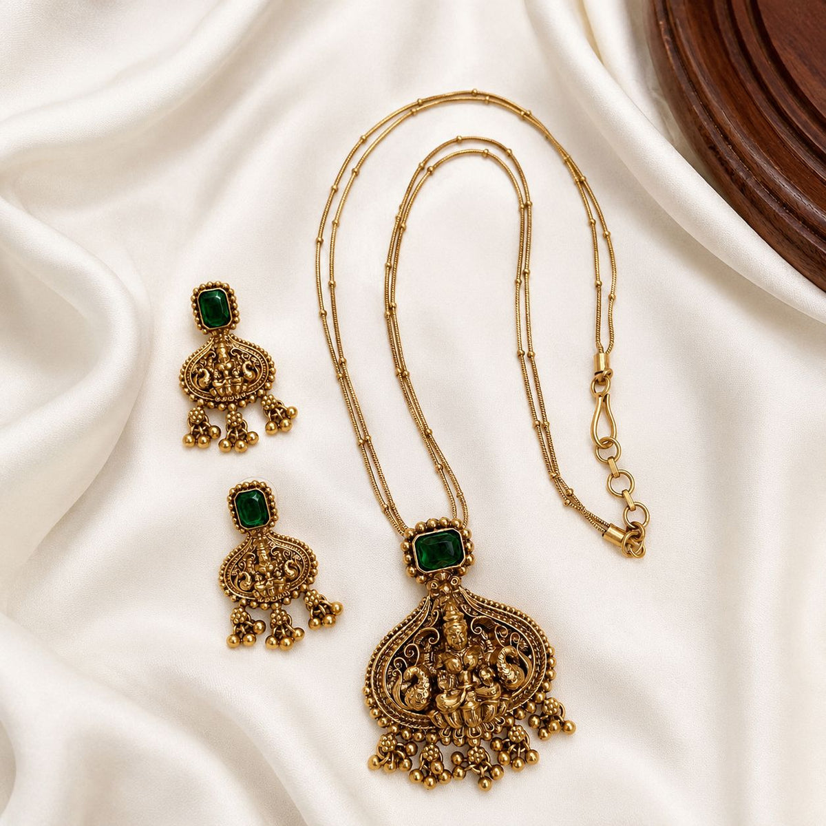 Antique Lakshmi Peacock Stone Pendant With Chain — Green