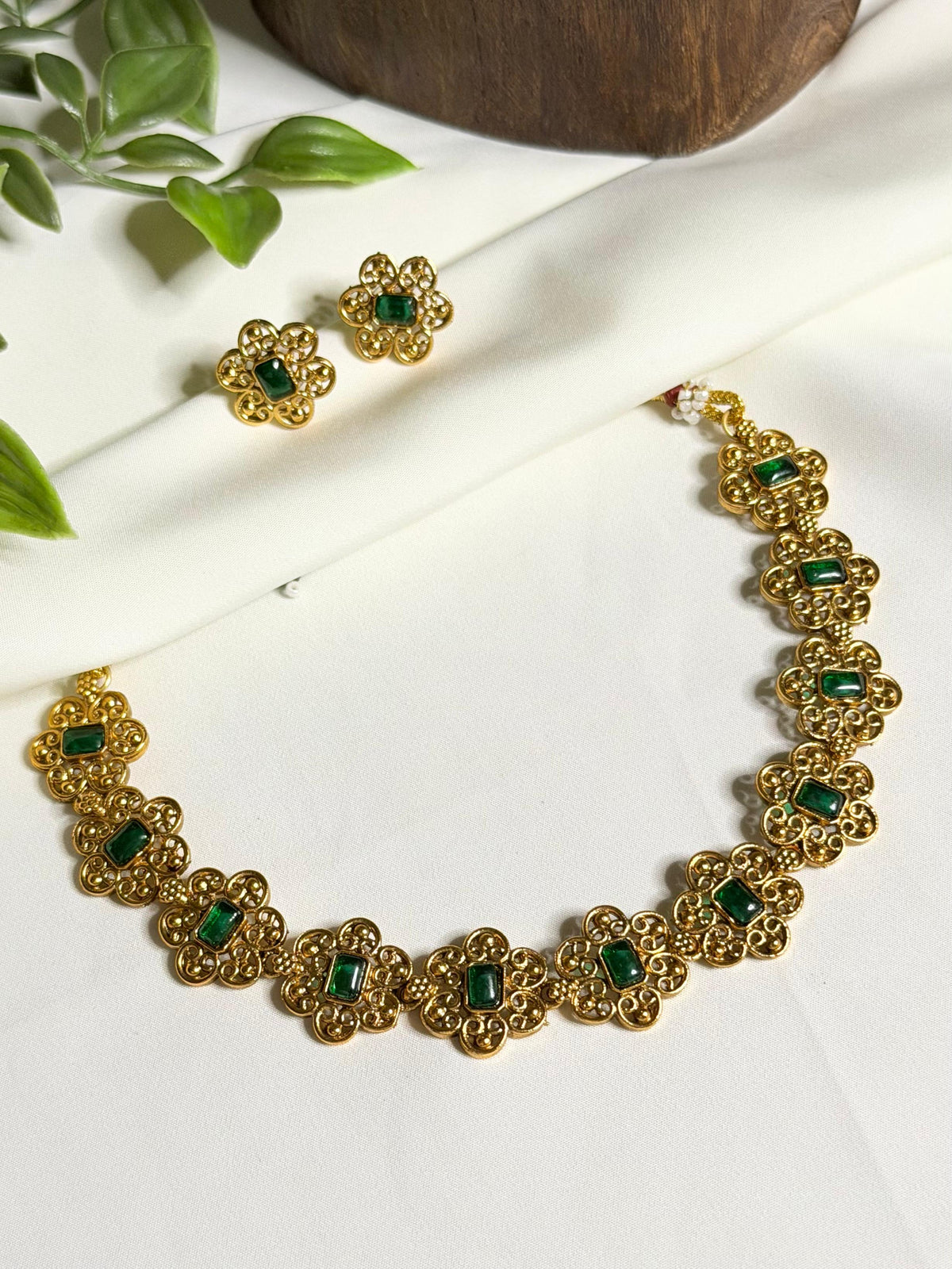 Floral Necklace with Glossy Stones