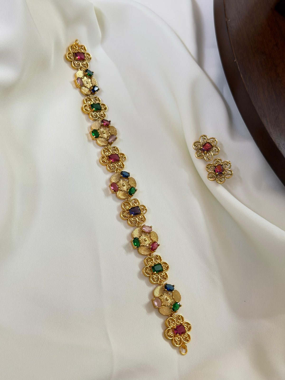 Gulrani Navaratna Choker